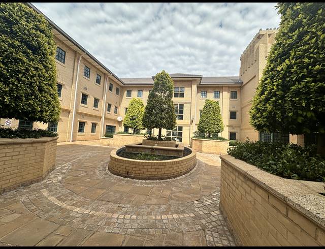 500M² OFFICE TO LET IN SUNNINGHILL